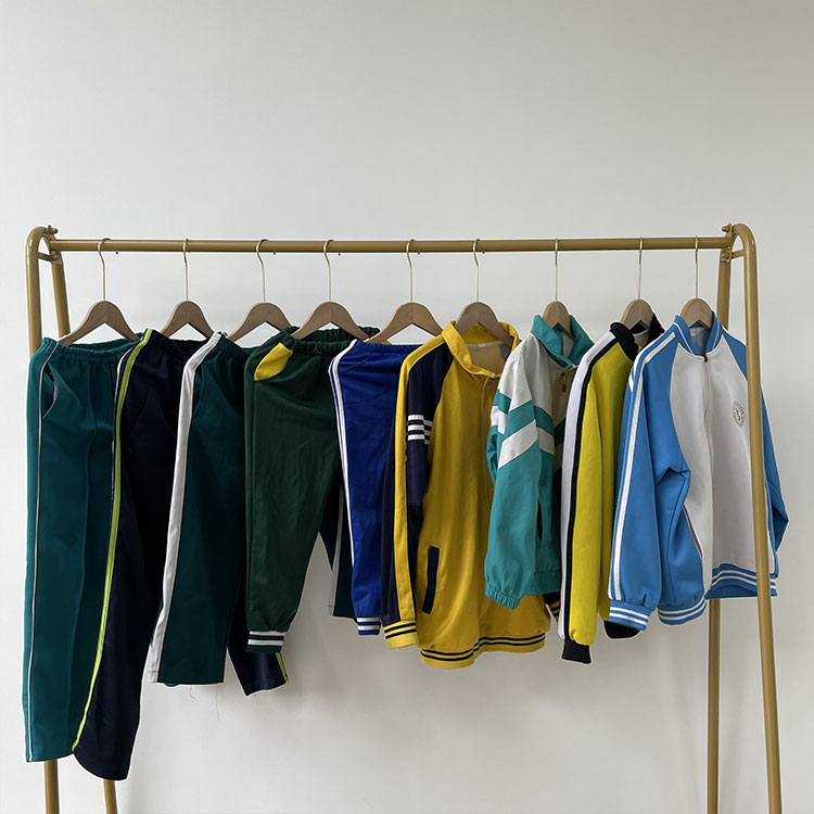 Brugt skoleuniform